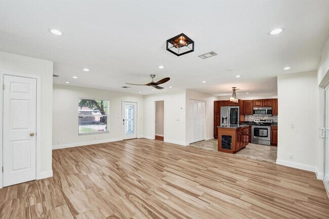Foto del edificio - 300 SW 19th Ave