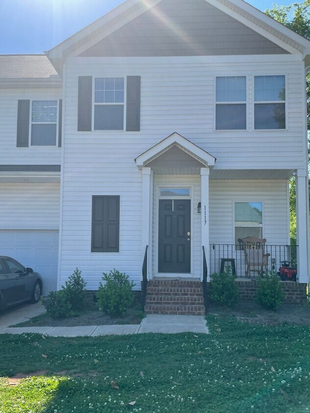Primary Photo - Luxury Living