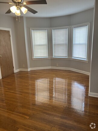 Building Photo - 913 Bedford St