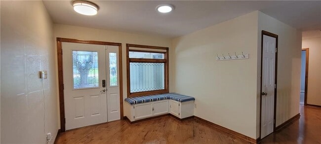 Building Photo - 5210 Fairlake Ln