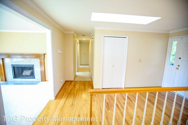 Building Photo - 5 br, 3 bath House - 14533 SE 60th St
