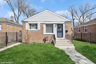 Building Photo - 10005 S Calhoun Ave
