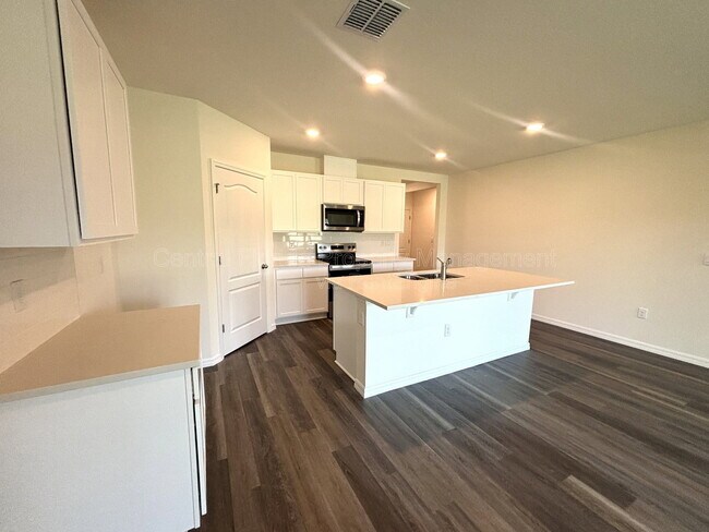 Foto del edificio - 5513 Hayloft Dr