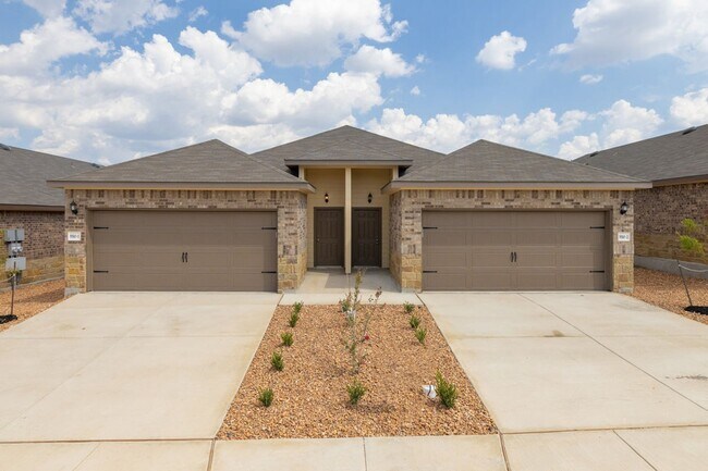 Building Photo - GORGEOUS 3 BEDROOM DUPLEX LOCATED IN CONVERSE, TX!
