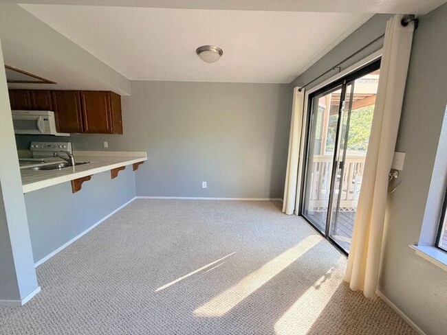 Foto del edificio - Reno Riverfront Condo - Single Story with Garage