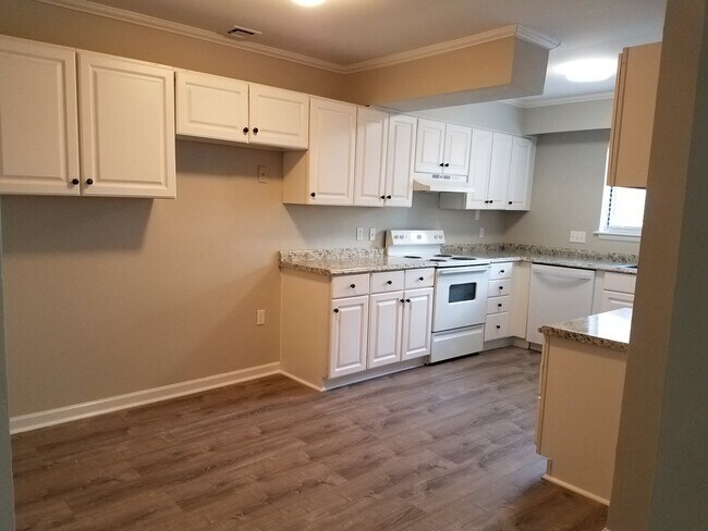 Foto del edificio - 4803 Spring Lake Dr