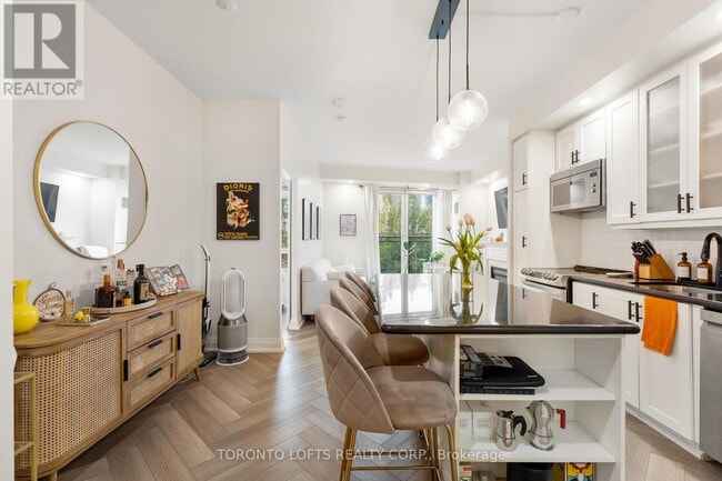 Building Photo - 20 Scrivener Square