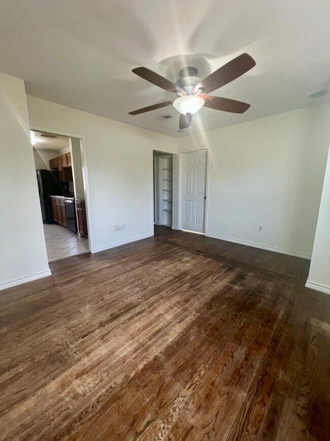 Foto del edificio - 2117 Amarillo St