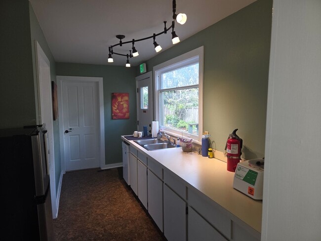 Building Photo - Open Room at The Natural Health Clinic F ST