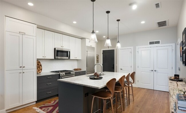 Foto del edificio - 5 W Mendenhall St