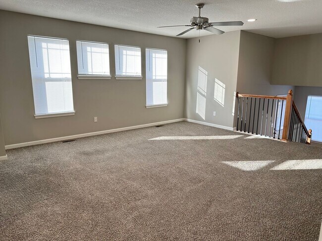 Foto del edificio - 3 Bed | 3 Bath | 2 Car Garage Attached Villa in Blue Springs