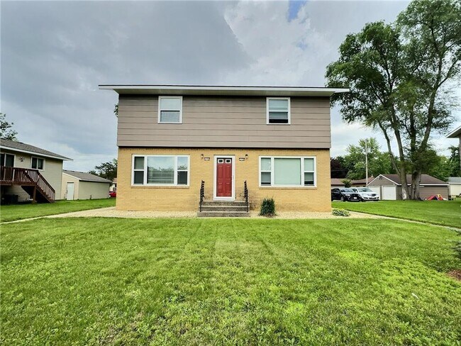 Building Photo - 1132 33rd Ave N