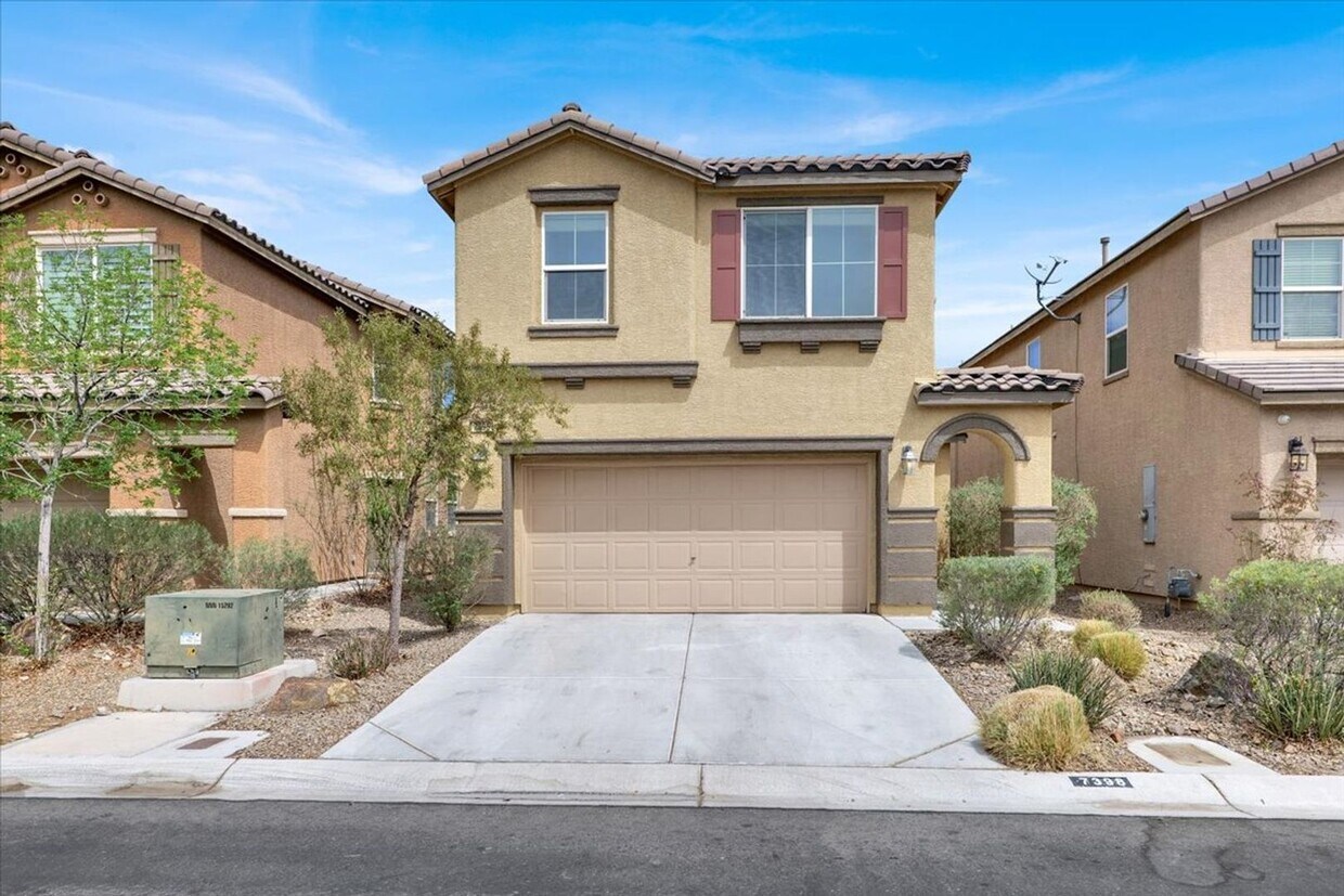 Primary Photo - Immaculate 3 Bed / 2.5 Bath Home for Lease...