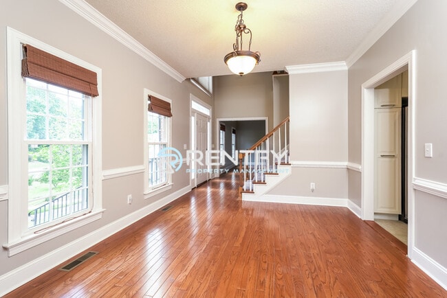 Building Photo - 213 Worthland Ct