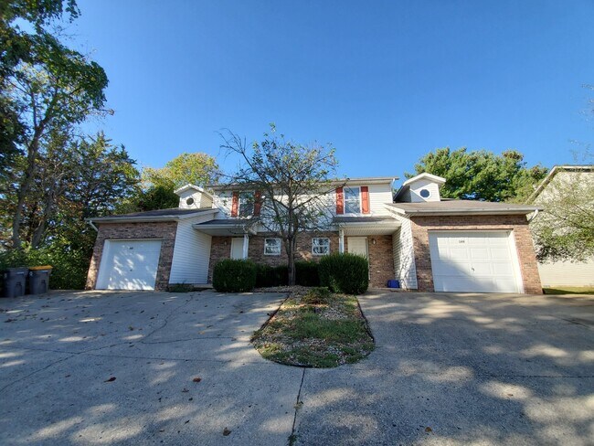 Foto del edificio - 4 Bedroom Available in July