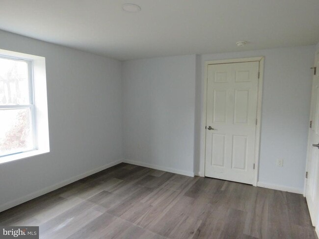 Building Photo - 1060 Elwood Ave