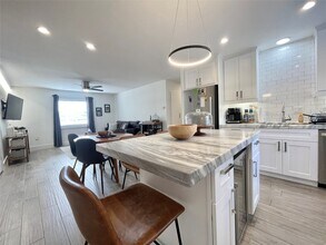 Building Photo - 1801 Huldy St