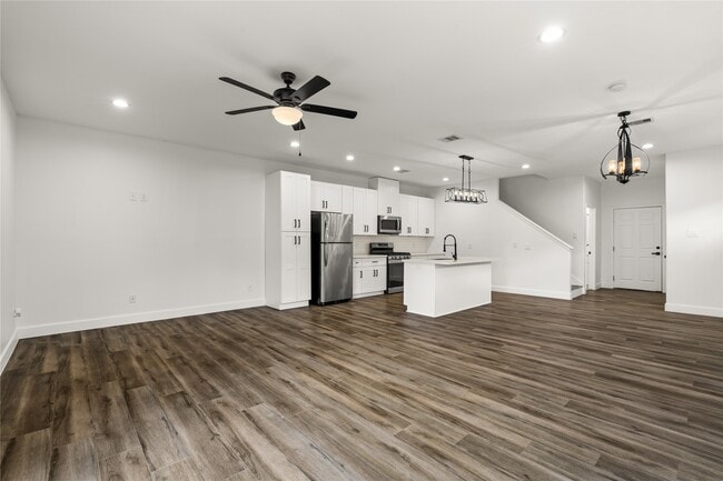 Building Photo - 8121 Grandview St