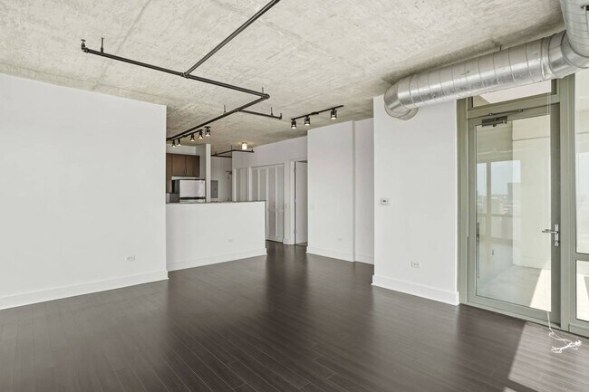 Building Photo - 910 S Clark St