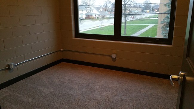 North Bedroom - 244 E Main Ave