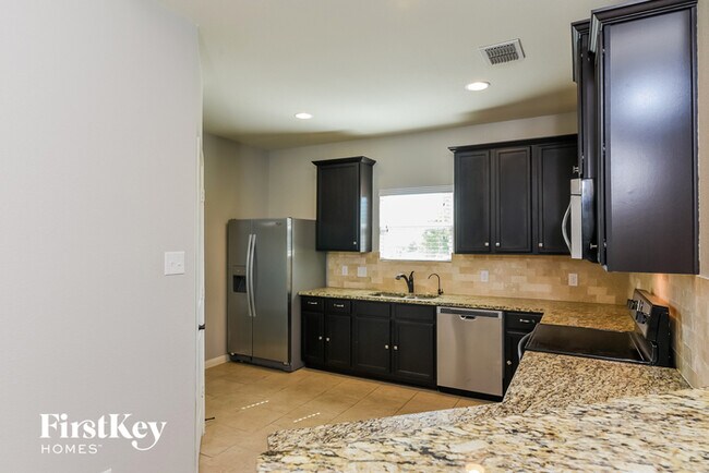 Foto del edificio - 12708 Shoreline Dr