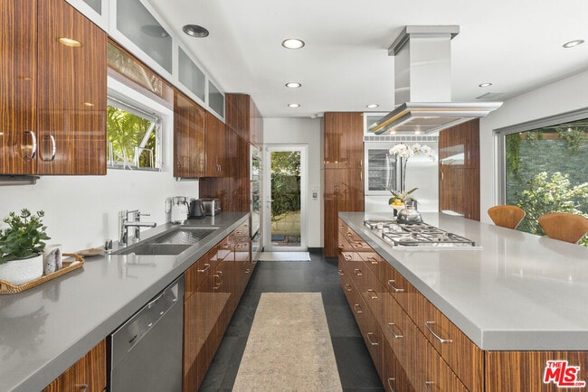 Building Photo - 740 Kingman Ave