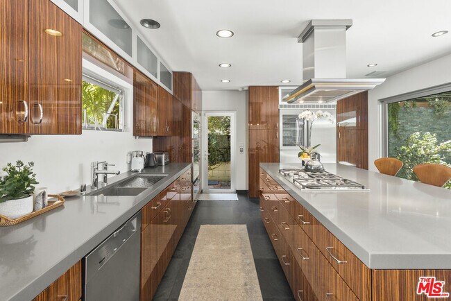 Foto del edificio - 740 Kingman Ave