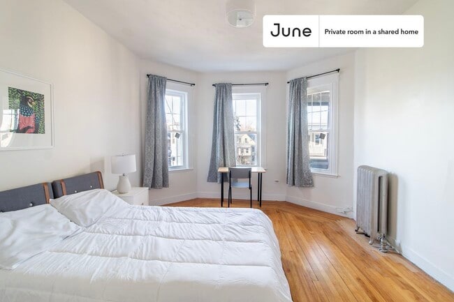 Room in Shared 4 bed/1 bath home in Dorchester Center