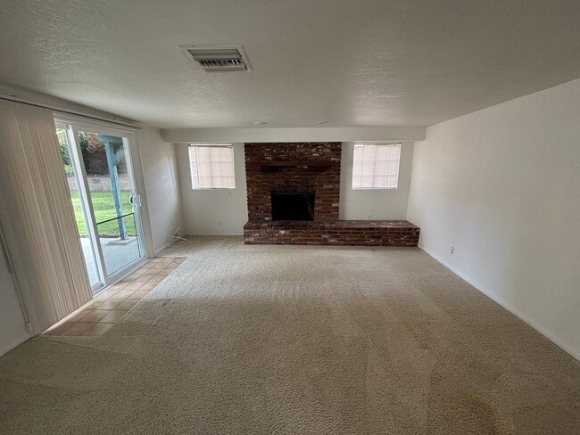 Building Photo - Charming Single-Story 3-Bedroom Home for R...