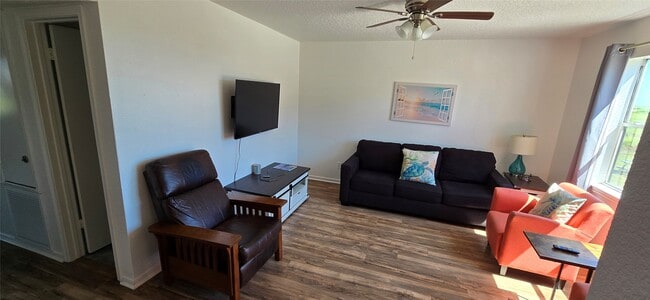 Foto del edificio - 16506 Blackbeard Rd