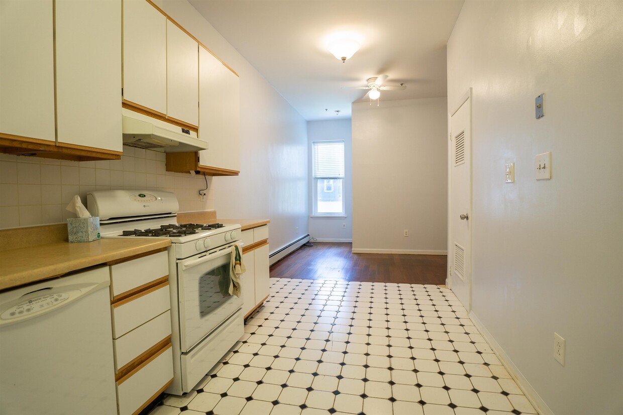 Primary Photo - 813 Park Ave