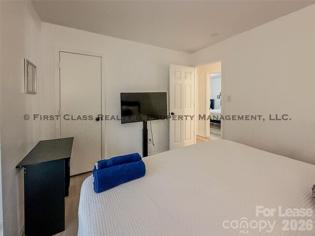 Foto del edificio - 5819 Woodrock Ct