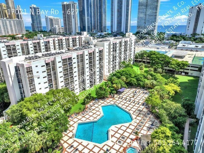Foto del edificio - 17021 N Bay Rd