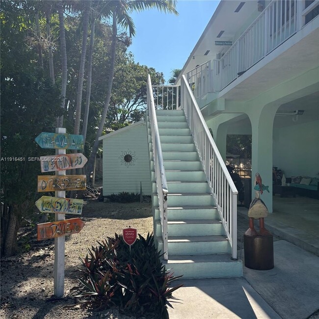 Foto del edificio - 63 Bass Ave