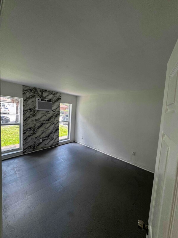 Foto del edificio - 2408 NW 16th St Rd