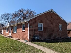 Building Photo - 3234 Montrose Ave