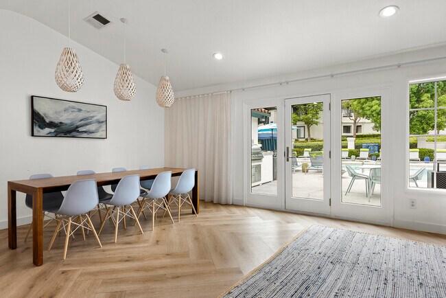 Building Photo - Brookwood Villas