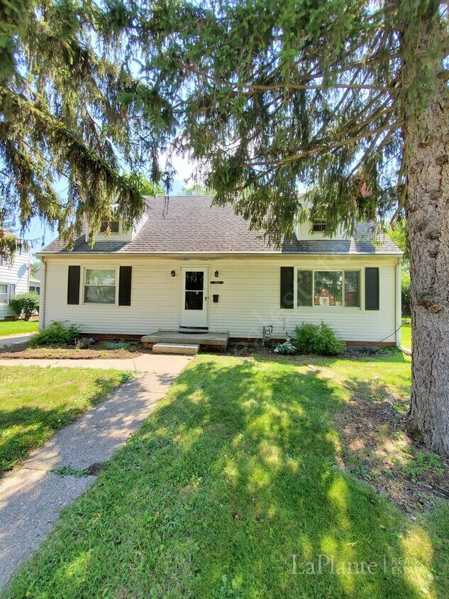 Primary Photo - Welcome to this spacious 4-bedroom, 2-bath...