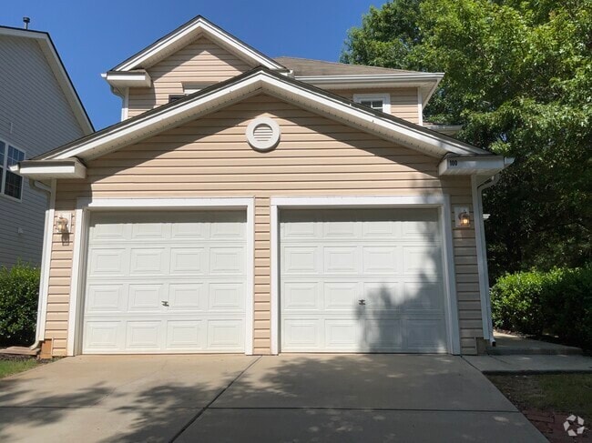 Building Photo - 100 Trayesan Dr