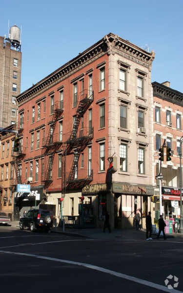 Foto del edificio - 135 Waverly Pl