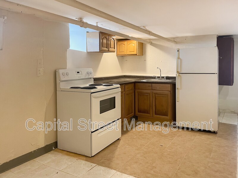 Foto del edificio - 72 1/2 Summer Ave - 1A
