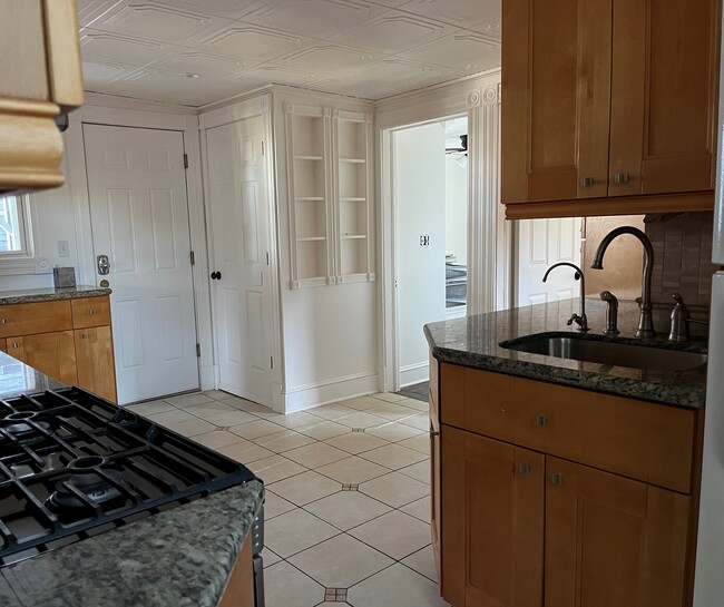 Kitchen - View 2 - 49 Prince St