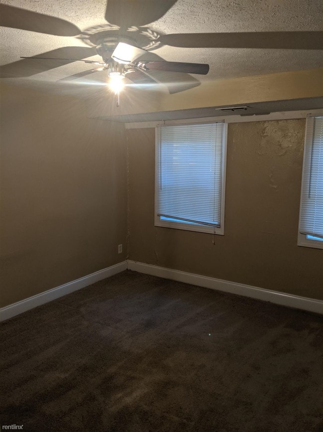 Building Photo - 3 br, 2 bath Duplex - 704 Bransford Rd Duplex
