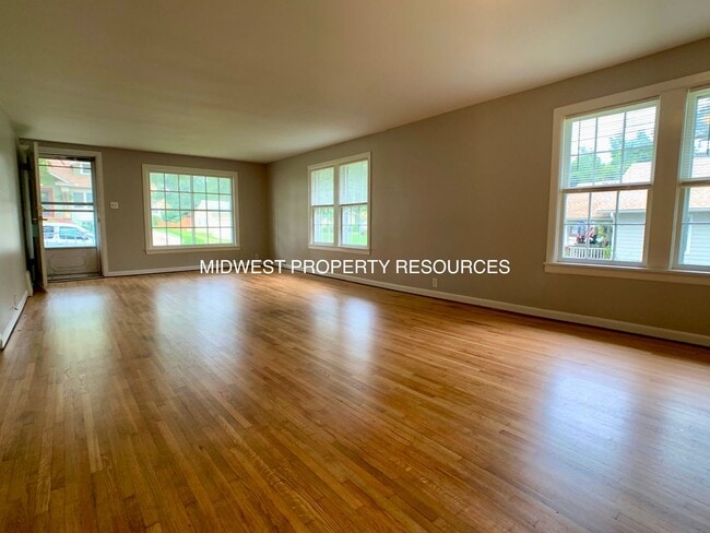 Foto del edificio - Adorable Bungalow in Downtown Lees Summit!