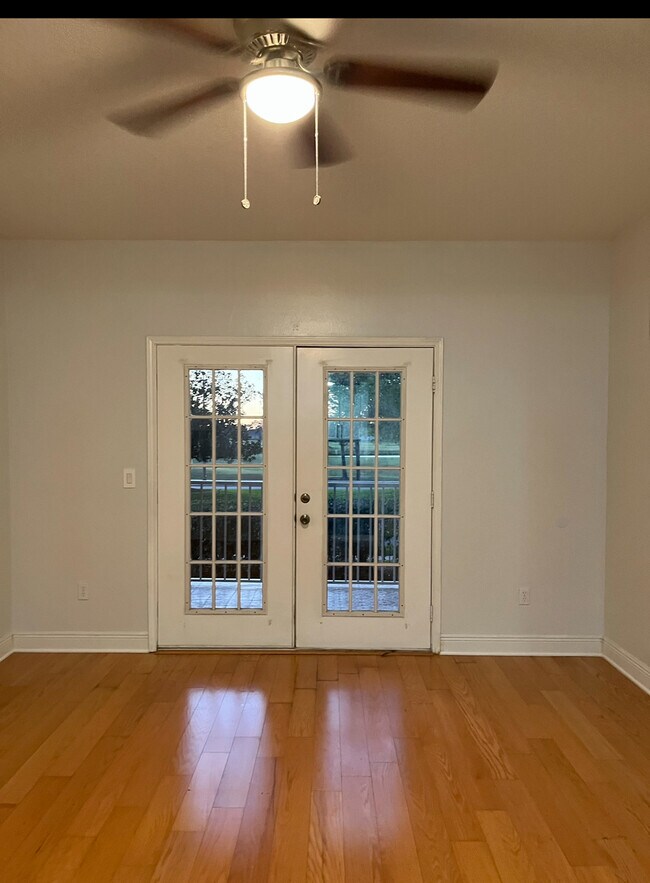 Foto del edificio - 14226 Fredricksburg Dr