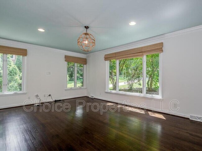 Building Photo - 5711 Wintercrest Ln