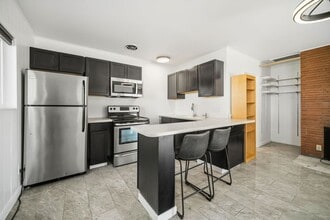 Building Photo - 1121 Buena Vista Ave