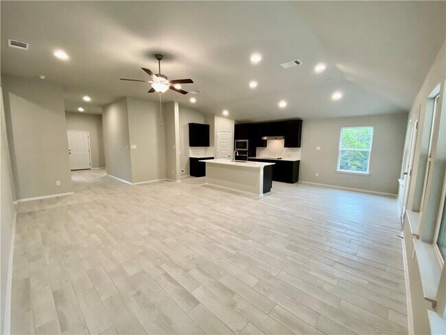 Building Photo - 20915 Oak Dale Dr