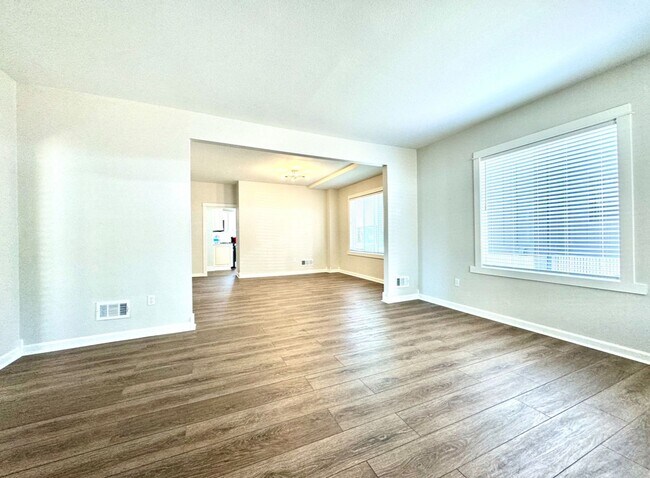Building Photo - DONT MISS OUT! WATCH MY 3D TOUR~ Spacious ...