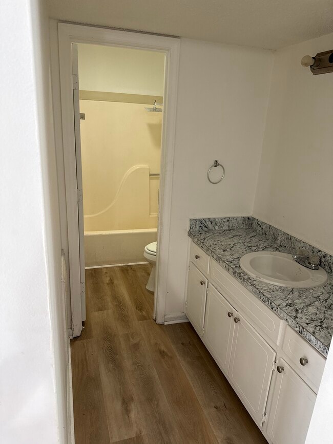 Building Photo - 1326 N Frye Ave